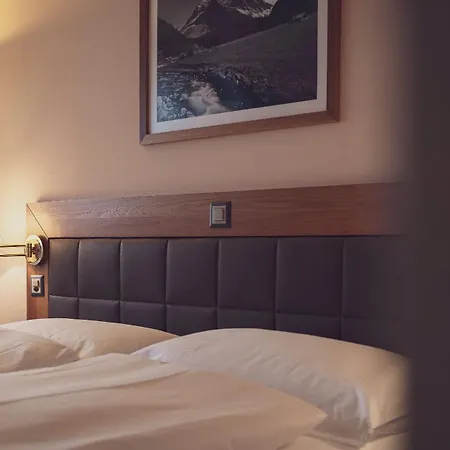 Mountain Plaza Готель